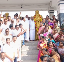 மத்திய மாவட்ட செயலாளர் .செல்வராஜ் தலைமையில் திமுகவினர் மலர் அஞ்சலி