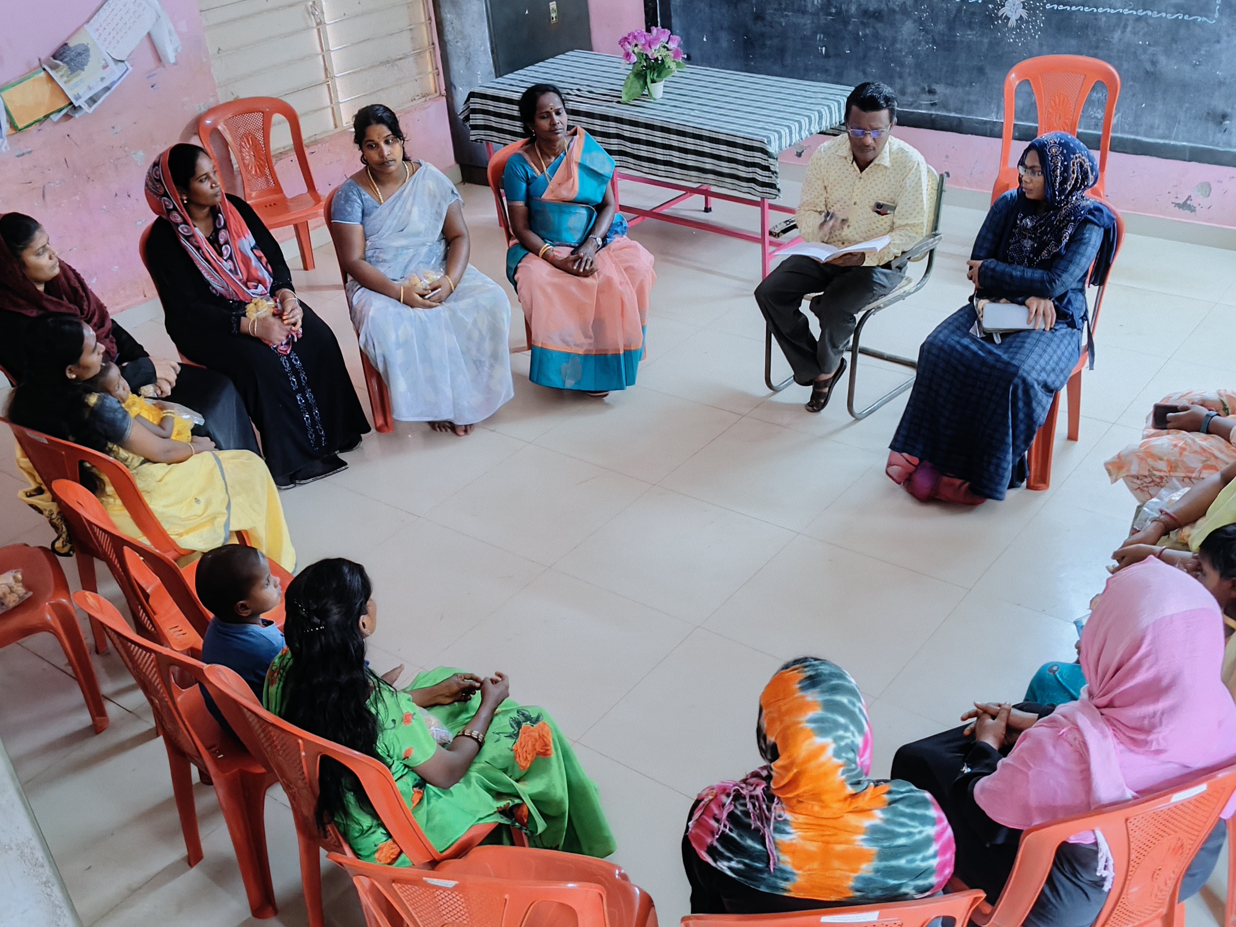 மதுரை கிழக்கு ஒன்றியம் எல் கே பி நகர் நடுநிலைப் பள்ளியில் பள்ளி மேலாண்மை குழு கூட்டம்