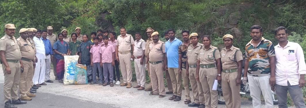 வனத்துறை சார்பில் மாபெரும் பிளாஸ்டிக் கழிவுகள் தூய்மைப் பணி