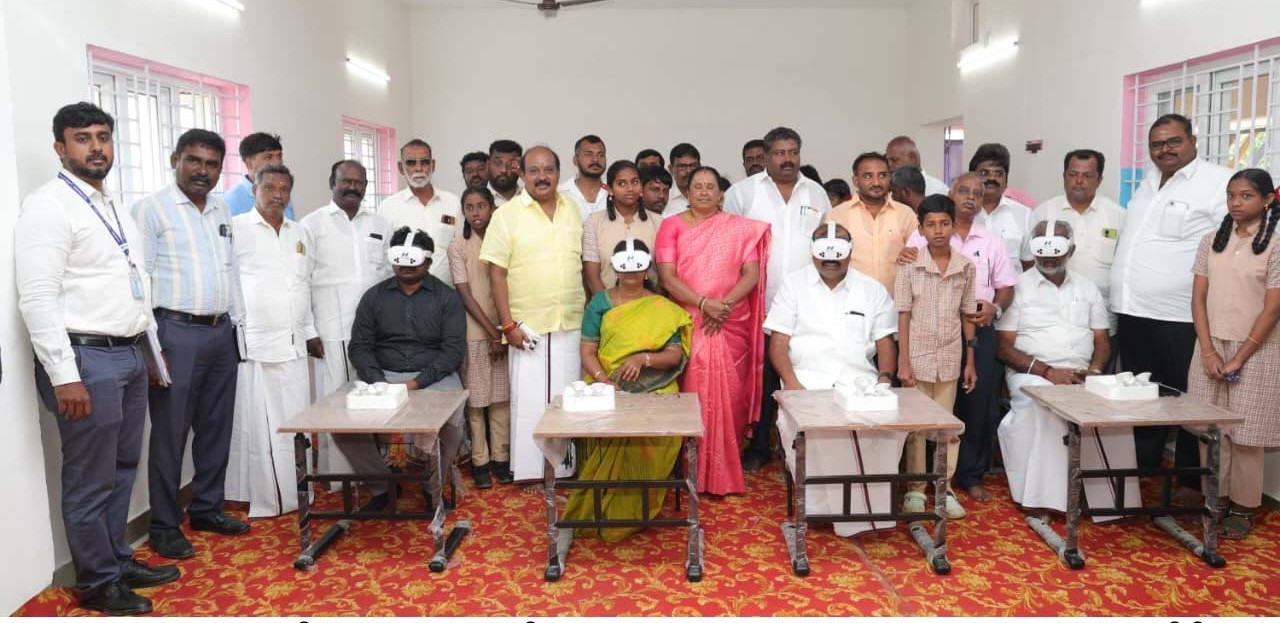 கோவை முல்லை நகர், மாநகராட்சிப் பள்ளியில் அமைக்கப்பட்ட ஸ்மார்ட் வகுப்பறை