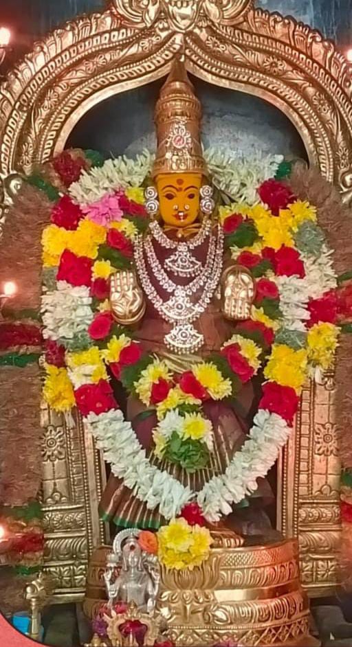 ஸ்ரீ வாசவி கன்யகா பரமேஸ்வரி அம்மன் சிறப்பு அலங்காரத்தில் அருள் பாலிக்கும் காட்சி