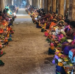 காந்திமதி அம்பாள் சன்னிதி ஆயிரங்கால் மண்டபத்தில் 1,008 சுமங்கலி பூஜை