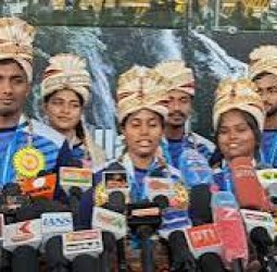 ஆசிய ரோலர் ஹாக்கி சாம்பியன்ஷிப் போட்டியில் தங்கப் பதக்கம் வென்ற இந்திய அணிக்கு மதுரையில் உற்சாக வரவேற்பு