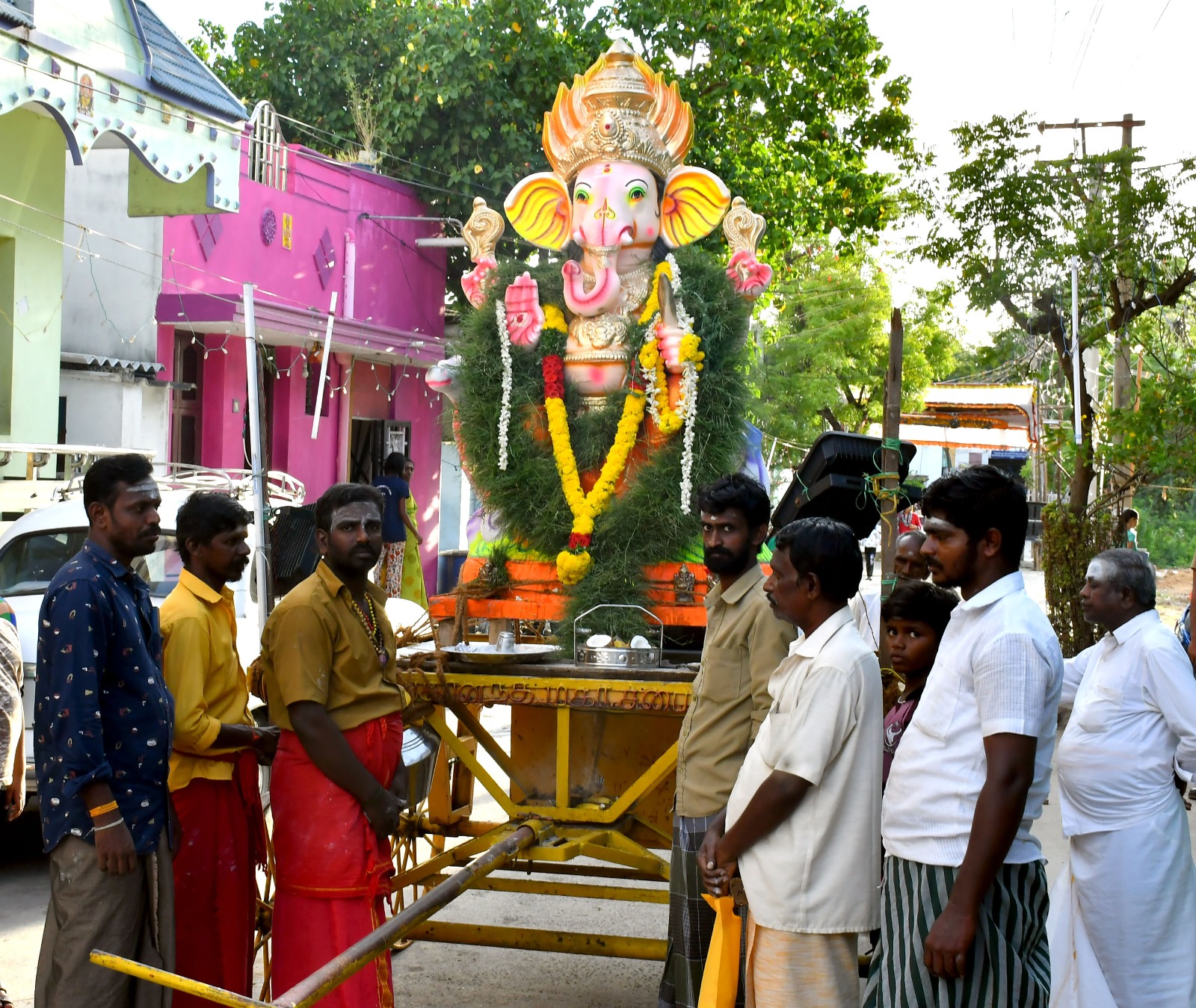குறிச்சியில் விநாயகர் சிலை ஊர்வலம்