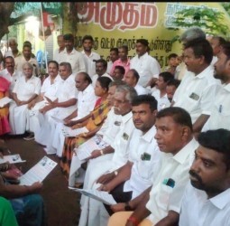 தண்டரை கிராமத்தில் அதிமுகவினர் திண்ணைப் பிரச்சாரம்