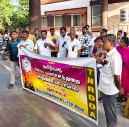 ஊரக வளர்ச்சித்துறை அலுவலர்கள் சங்கம் சார்பில் கறுப்பு பட்டை அணிந்து ஆர்ப்பாட்டம்
