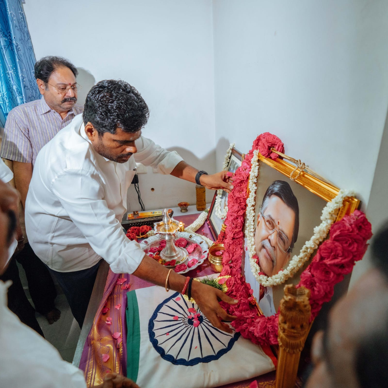 இல.கணேசனின் வீட்டுக்கு சென்று அவரது குடும்பத்தினருக்கு பாஜக முன்னாள் தலைவர் அண்ணாமலை ஆறுதல்