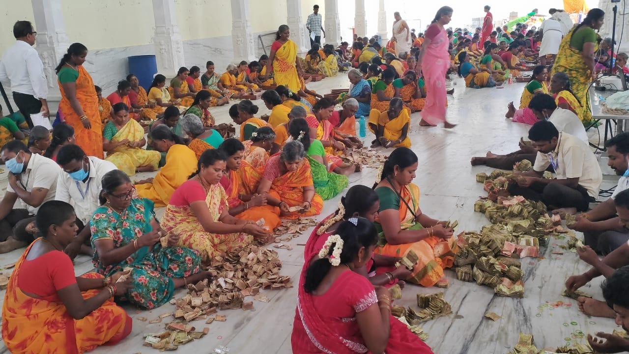 சாத்தூர் இருக்கன்குடி மாரியம்மன் கோவிலில் உண்டியல் காணிக்கை எண்ணப்பட்டது