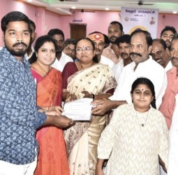 கொசப்பேட்டை ஆனைகுளத்தம்மன் கோயில் சமுதாயகூடத்தில் நடந்த "உங்களுடன் ஸ்டாலின்" திட்ட முகாம்