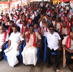 சிஐடியு சார்பில் டாஸ்மாக் ஊழியர்கள் உண்ணாவிரதம்