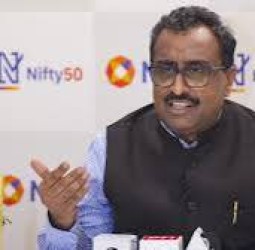 சீனாவுக்கு எதிராக இந்தியாவை திருப்புவதற்கான அமெரிக்காவின் முயற்சியே 25% வரி விதிப்பு - ராம் மாதவ்