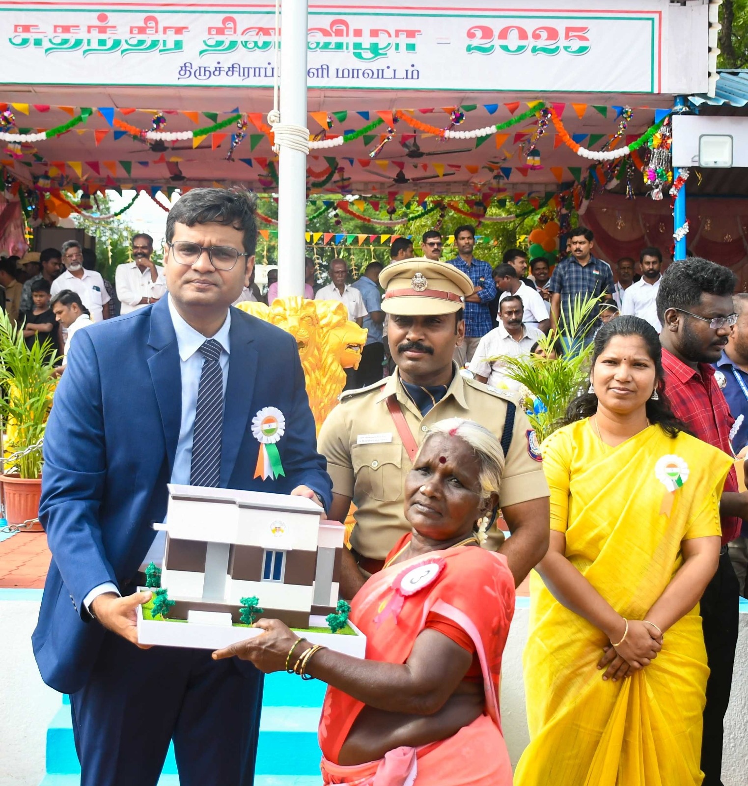 திருச்சி மாவட்ட ஆயுதப்படை மைதானத்தில் நேற்று நடந்த சுதந்திரதின விழா