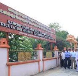 காஞ்சிபுரம் ஏகாம்பரநாதர் மெட்ரிக் மேல்நிலைப் பள்ளியில் சேகர்பாபு நேரில் ஆய்வு; மாணவர்களுடன் கலந்துரையாடினார்