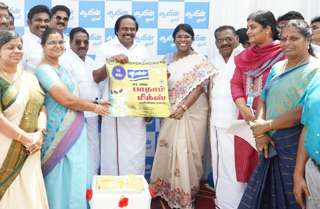 14 கிராம் ஆவின் பாதாம்மிக்ஸ் பவுடர் தற்போது ரூ.10 நிர்ணயம் செய்யப்பட்டு, நேற்று அமைச்சர் மனோ தங்கராஜ் அறிமுகம்