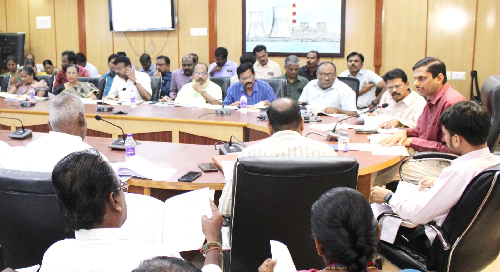 தூத்துக்குடி மாவட்டத்தில் வாக்குச் சாவடிகள் மறுசீரமைப்பு தொடர்பாக கலெக்டர் இளம்பகவத் தலைமையில் ஆலோசனைக் கூட்டம்