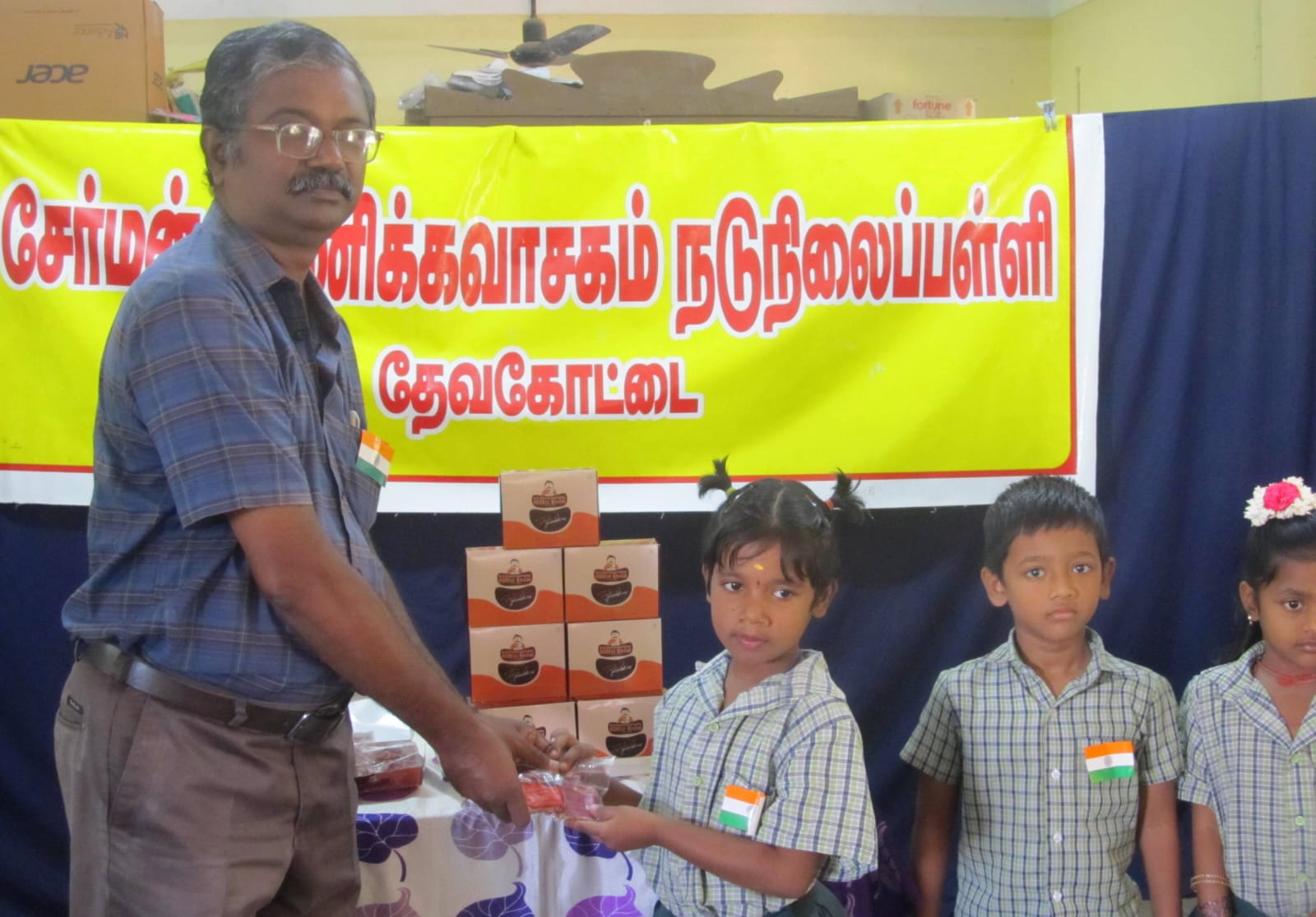 சாக்லெட்டுக்கு பதில் முந்திரி கடலை மிட்டாய்