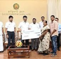 விபத்தில் உயிரிழந்த அரசு ஊழியர்கள் குடும்பத்துக்கு ரூ.4.38 கோடி உதவித்தொகை ஸ்டாலின் வழங்கினார்