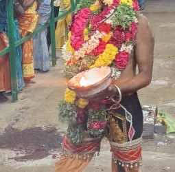 ஆடி கடைசி வெள்ளி மயான திரளை பூஜை