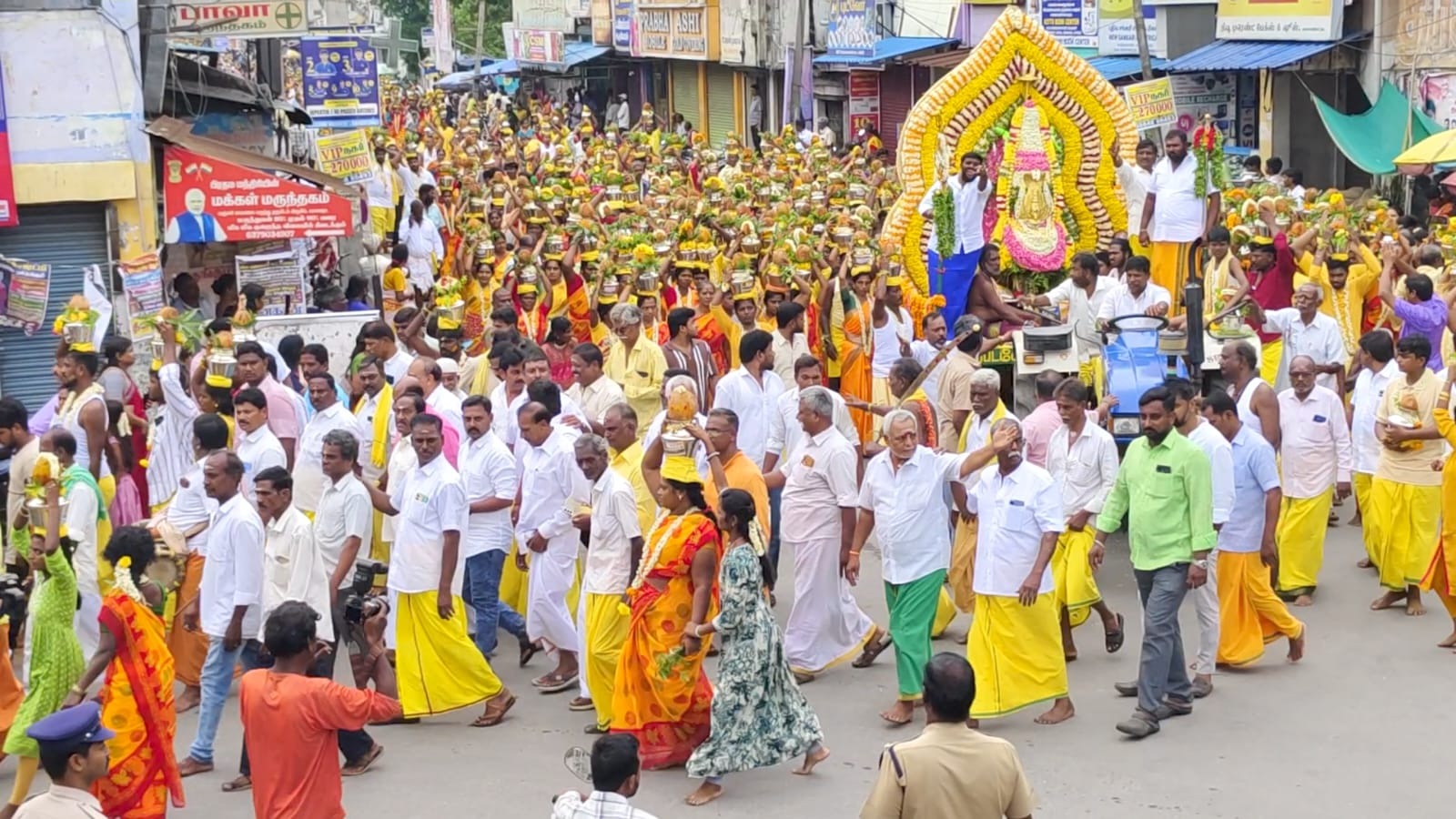 படவேட்டம்மன் கோவிலுக்கு பக்தர்கள் நேற்று பால்குடம் ஏந்தி ஊர்வலம்