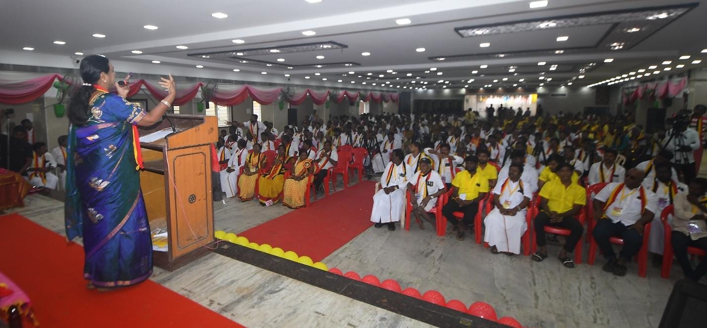 தியாகரா நகரில் நேற்று நடந்த தென்சென்னை வடக்கு மாவட்ட தேமுதிக பூத கமிட்டி நிர்வாகிகள் ஆலோசனைக் கூட்டம்