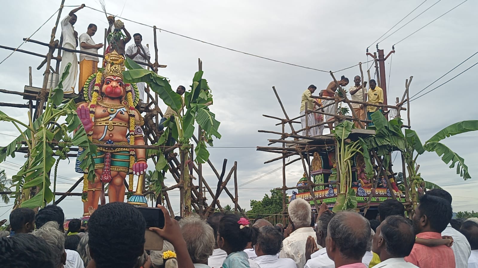 ஸ்ரீ வழித்துணை விநாயகர் மற்றும் வீர ஆஞ்சநேயர் கோயில்களில் நேற்று குடமுழுக்கு விழா