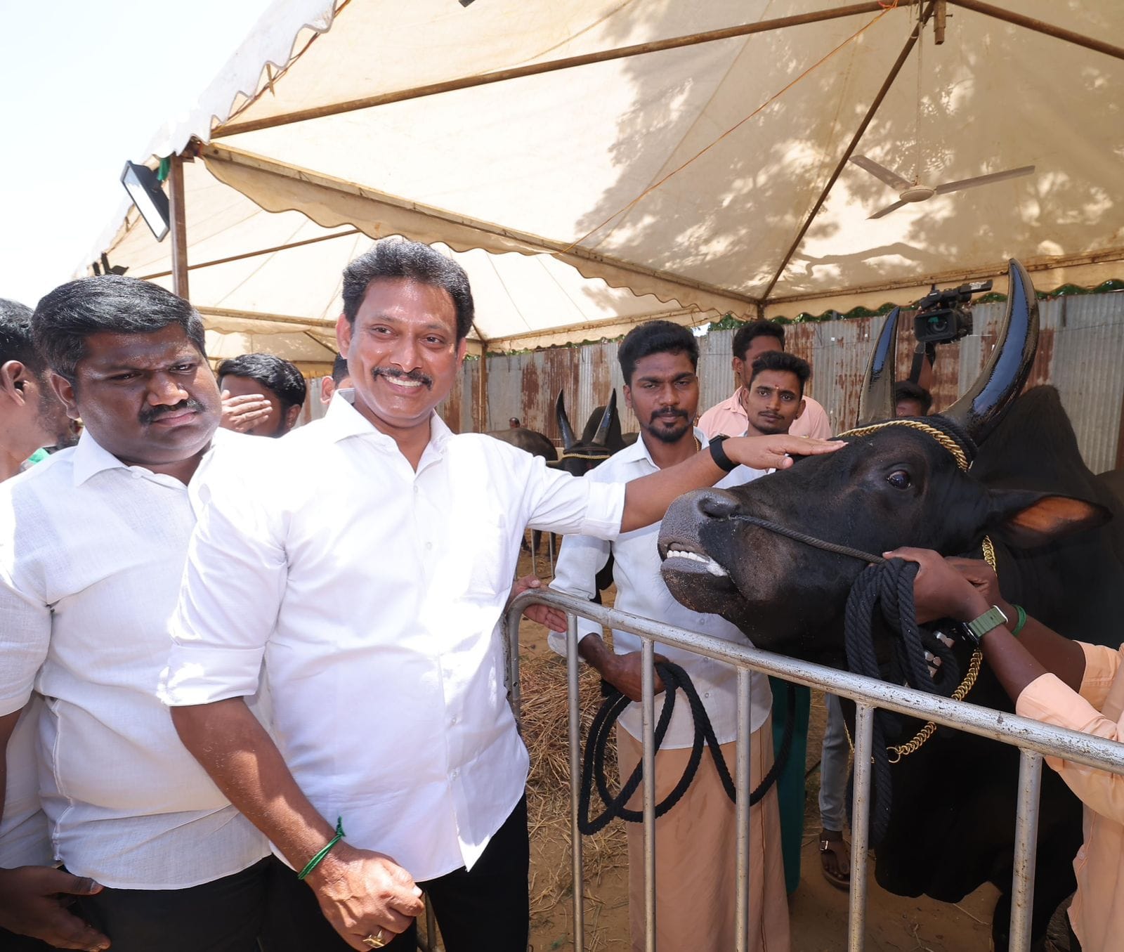 ஒருங்கிணைக்கப்பட்டுள்ள நாட்டுப்புறக் கலைகள் மற்றும் கிராமிய கண்காட்சி