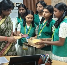 பனை ஓலையில் கிண்ணங்கள்