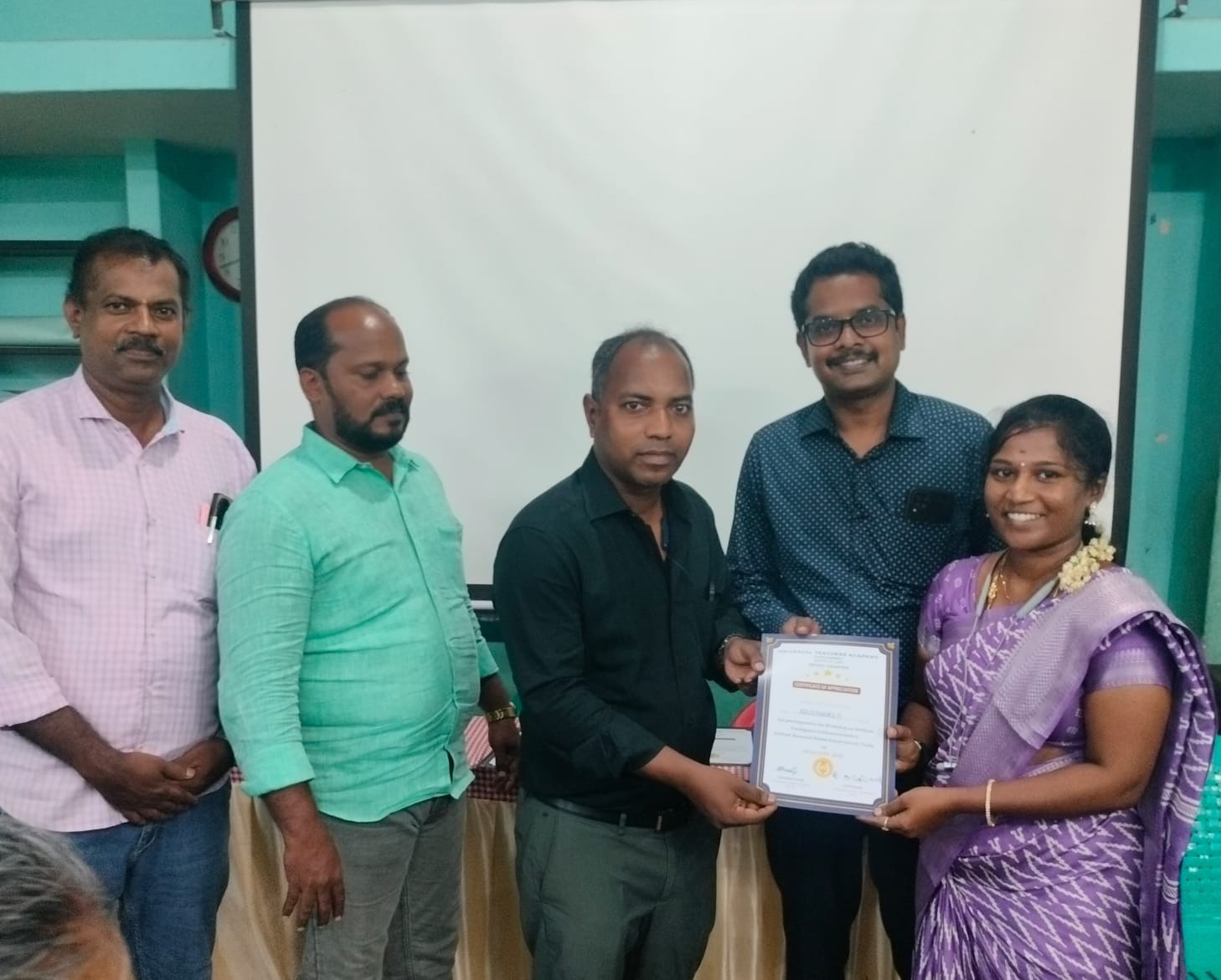 திருச்சி தென்னூர் சுப்பையா நினைவு நடுநிலைப்பள்ளியில் அடுத்த தலைமுறைக்கான செயற்கை நுண்ணறிவு பயிற்சி