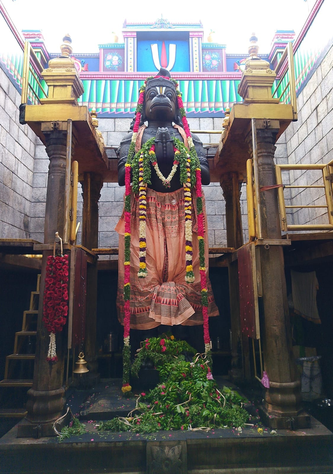 நாமக்கல் ஆஞ்சநேயர் கோயிலில் நேற்று சிறப்பு பூஜை