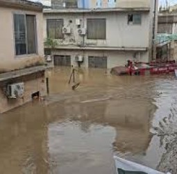 பாகிஸ்தானில் திடீர் வெள்ளத்தில் சிக்கி 300+ பேர் உயிரிழப்பு