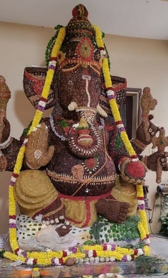 200 கிலோ பேரிச்சம் பழத்தைப் பயன்படுத்தி விநாயகர் சிலை