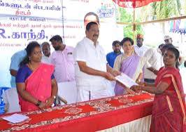“நலம் காக்கும் ஸ்டாலின்” மருத்துவ முகாமில் பயனாளிகளுக்கு மருத்துவ அடையாள அட்டை: அமைச்சர் ஆர்.காந்தி வழங்கினார்