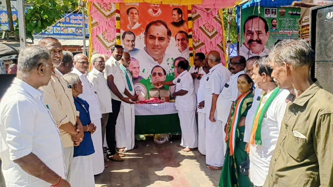 கோவில்பட்டியில் நடந்த ராஜிவ்காந்தி பிறந்தநாள் விழா