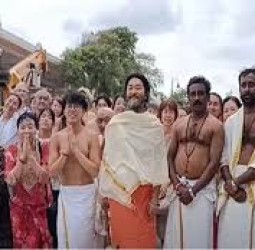 திருச்செந்தூர் முருகன் கோவிலில் 100-க்கும் மேற்பட்ட ஜப்பான் பக்தர்கள் சாமி தரிசனம்