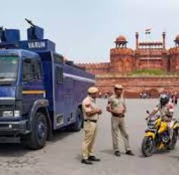 டெல்லி செங்கோட்டை வளாகத்திற்குள் நுழைய முயன்ற வங்காள தேசத்தினர் 5 பேர் கைது