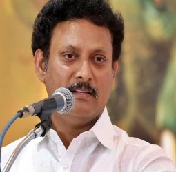 அவதூறு பரப்புகிறார் கவர்னர் ரவி அமைச்சர் அன்பில் மகேஷ் குற்றச்சாட்டு