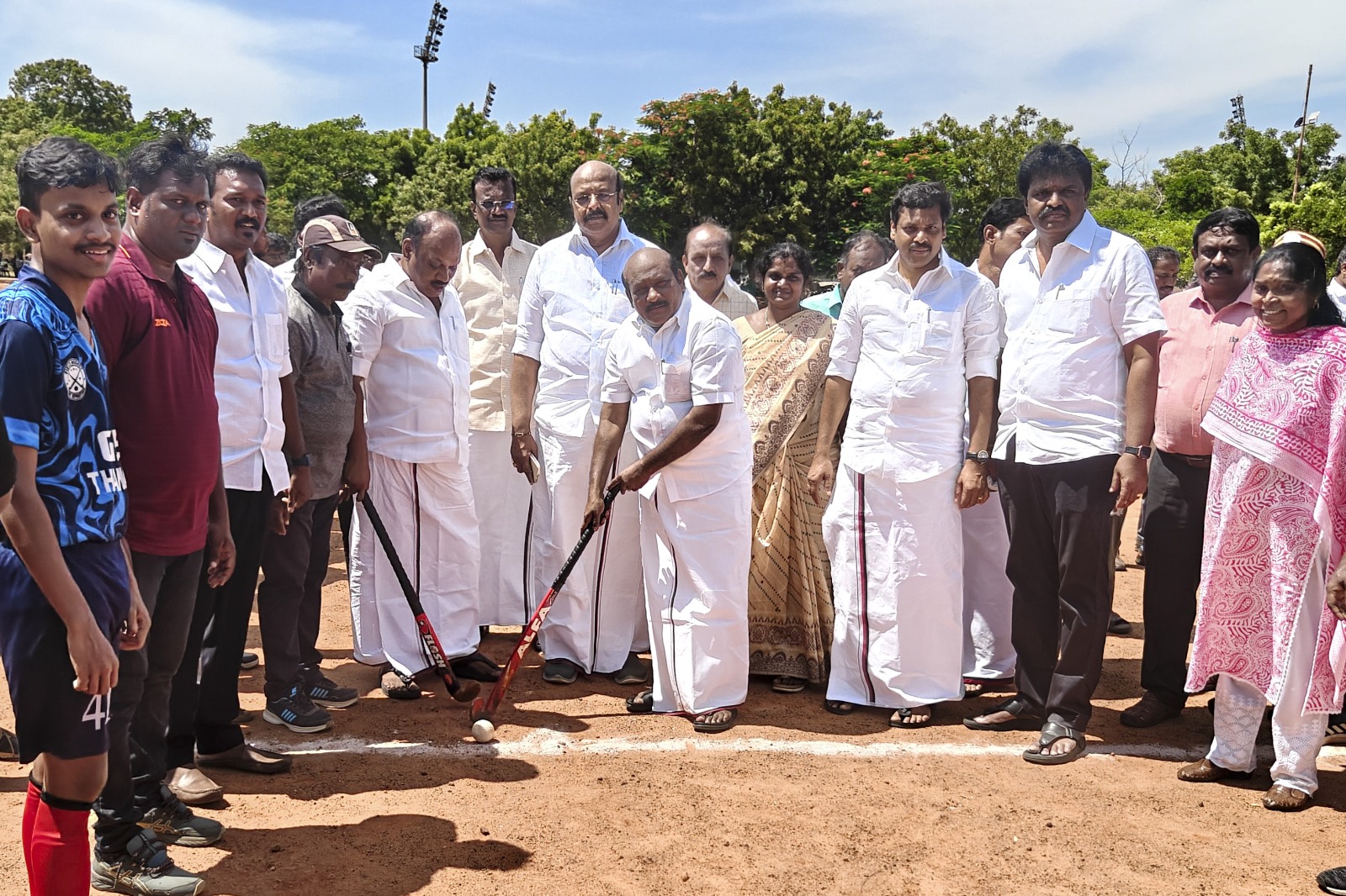தஞ்சாவூர் அன்னை சத்யா விளையாட்டு அரங்கில் முதல்வர் கோப்பை விளையாட்டுப் போட்டி