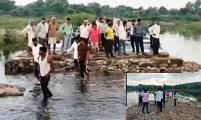 கூகுள் மேப்பால் விபரீதம்: ஆற்றுக்குள் பாய்ந்த வேன் - 4 பேர் பலி