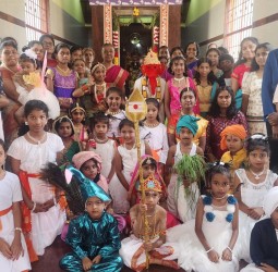 ஸ்ரீ வலம்புரி செல்வ விநாயகர் கோவில் விழாவில் பல்வேறு வேடங்களில் குழந்தைகள்