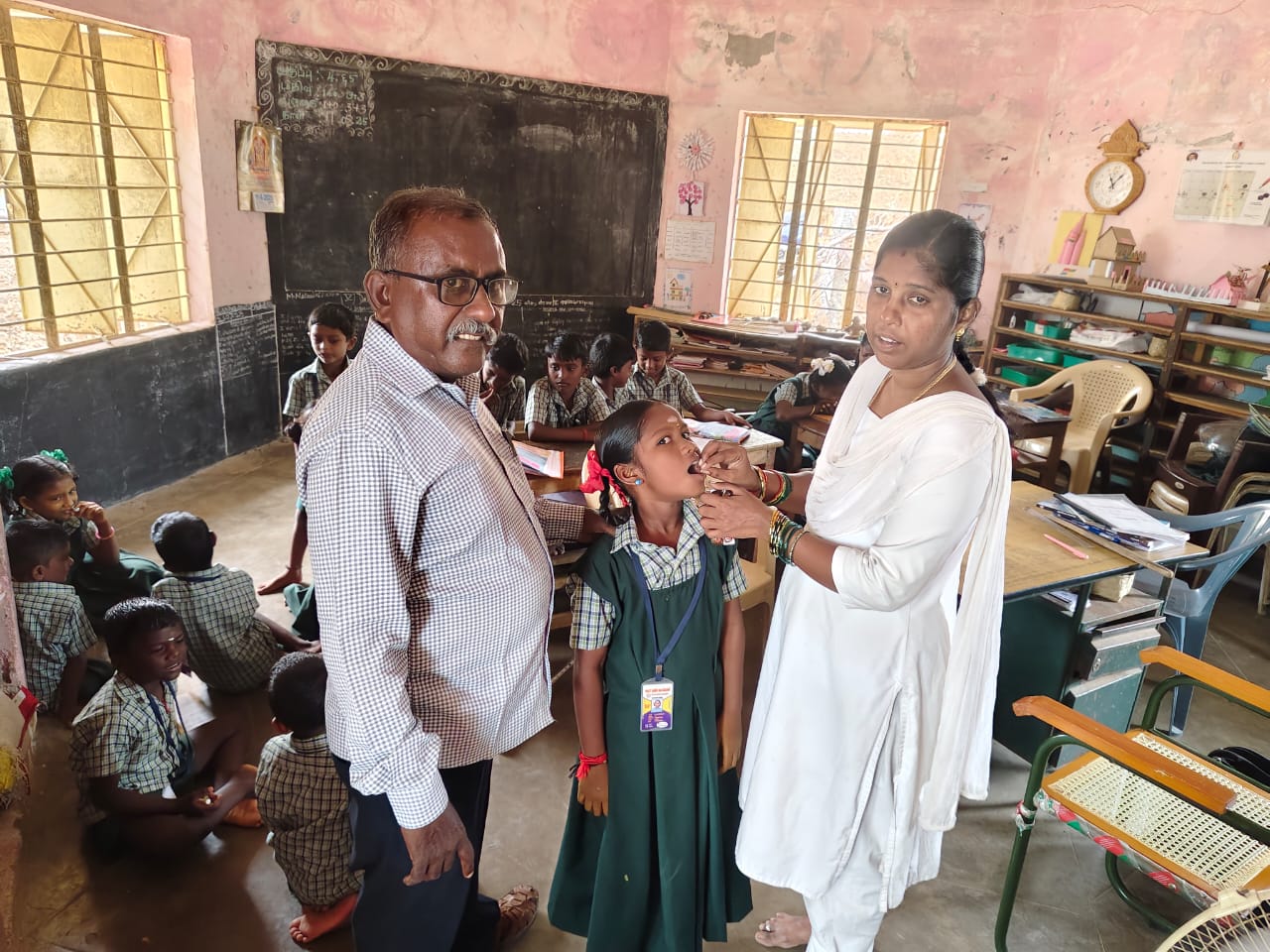 குடற்புழு நீக்க மாத்திரை வழங்கப்பட்டது