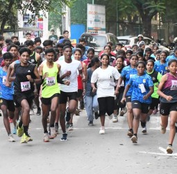 தமிழ்நாடு எய்ட்ஸ் கட்டுப்பாடு சங்கம் சார்பில் எச்ஐவி விழிப்புணர்வு மினி மாரத்தான்