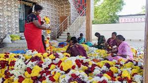 ஆடி மாத சப்தாகம் பூஜை: சோட்டானிக்கரை கோயில் காணிக்கையாகும் நிலக்கோட்டை மலர்கள்!