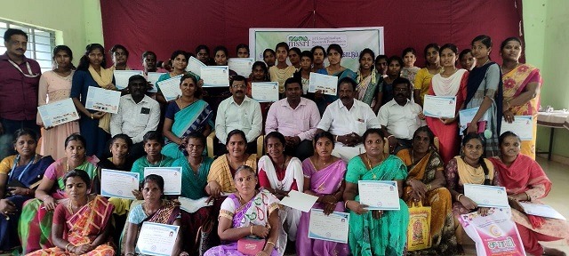 கணினி பயிற்சி முடித்த 80 பெண்களுக்கு சான்றிதழ்கள்
