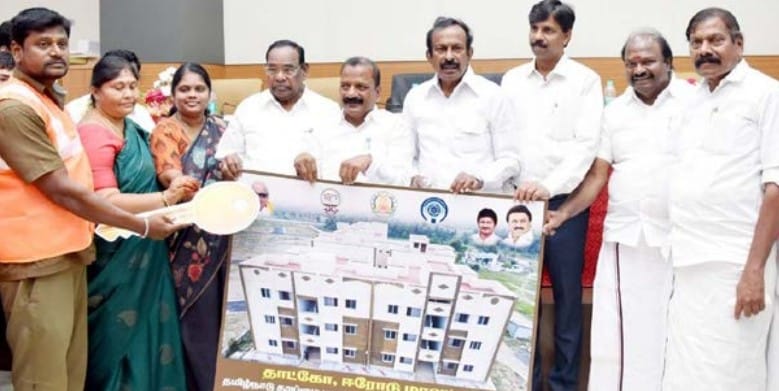 ஈரோட்டில் தூய்மை பணியாளர் களுக்கு நலத்திட்ட உதவி