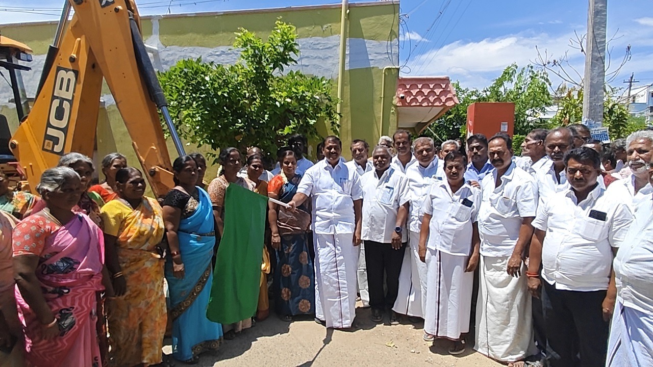 பேவர் பிளாக் சாலை அமைக்கும் பணி