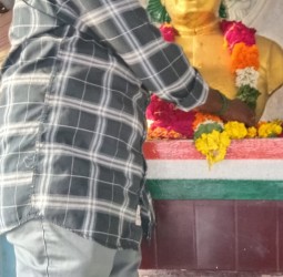 ராஜீவ் காந்தி அவர்களின் 81 பிறந்தநாள் அவர் அவர்களின் திருஉருவ சிலைக்கு மாலை அணிவித்து மரியாதை