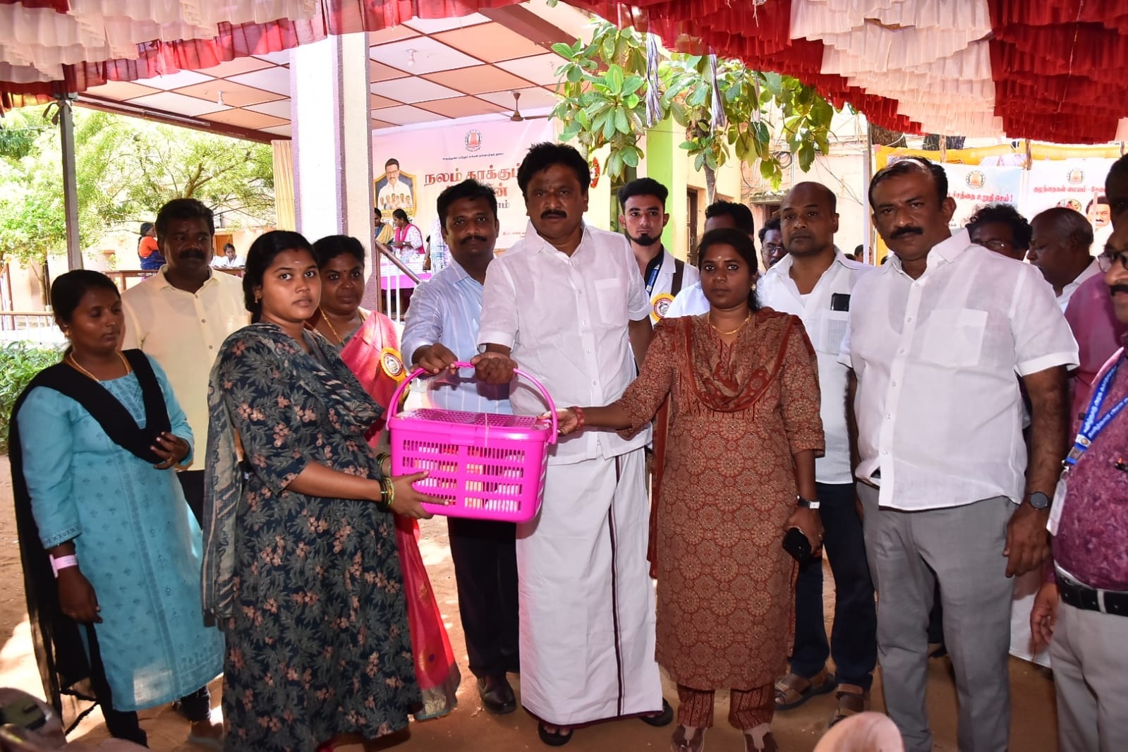 பாளையங்கோட்டை தூய யோவான் பள்ளியில் நலம் காக்கும் ஸ்டாலின் சிறப்பு மருத்துவ முகாம்