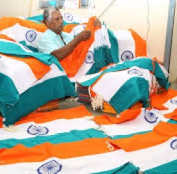 சுதந்திர தினத்தையொட்டி திருப்பூரில் தேசிய கொடிகள் தயாரிப்பு பணிகள் தீவிரம்