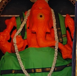 செந்தூரம் பூசிய சம்பந்த விநாயகர் சிறப்புவழிபாடு