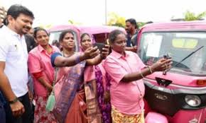 100 பெண்களுக்கு ‘பிங்க்’ ஆட்டோக்கள்: உதயநிதி ஸ்டாலின் வழங்கினார்